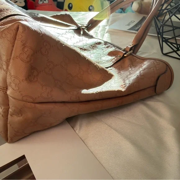 Gucci Pink Embossed GG Leather Tote - Picture 8 of 14